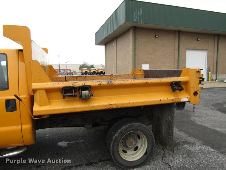 image for item DE5916 2006 Ford F450 Super Duty Crew Cab dump truck