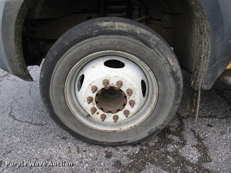 image for item DE5916 2006 Ford F450 Super Duty Crew Cab dump truck