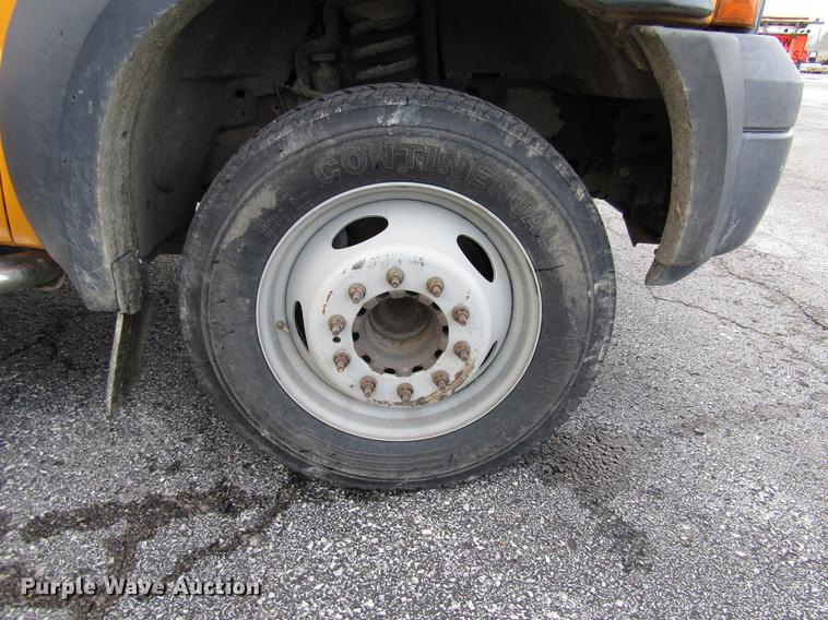 image for item DE5916 2006 Ford F450 Super Duty Crew Cab dump truck