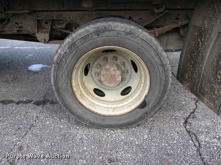 image for item DE5916 2006 Ford F450 Super Duty Crew Cab dump truck