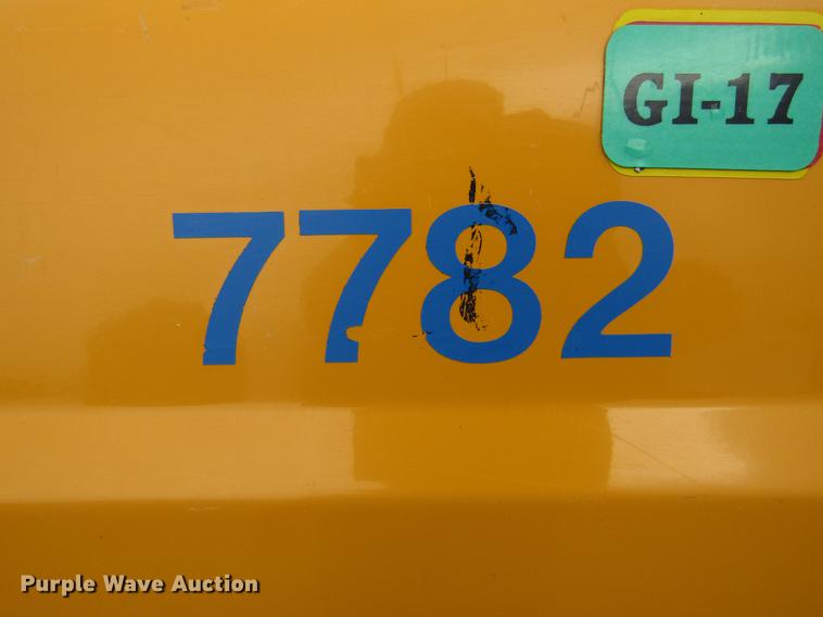 image for item DE5916 2006 Ford F450 Super Duty Crew Cab dump truck