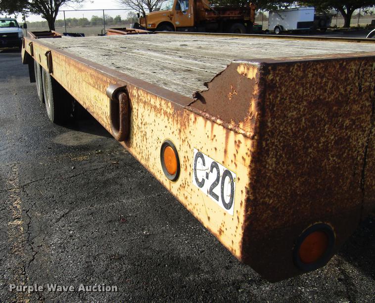 image for item DE5917 1997 Towmaster CC-20 equipment trailer