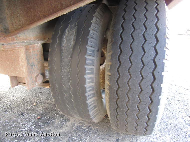 image for item DE5917 1997 Towmaster CC-20 equipment trailer