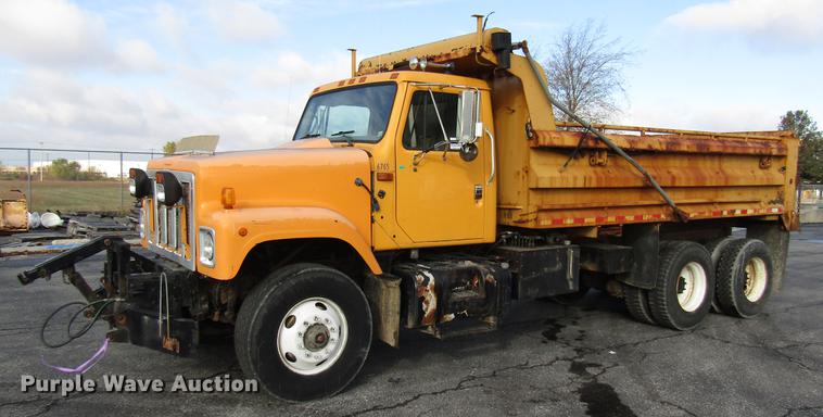image for item DE5919 2002 International dump truck