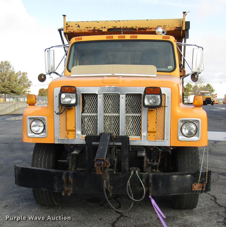 image for item DE5919 2002 International dump truck