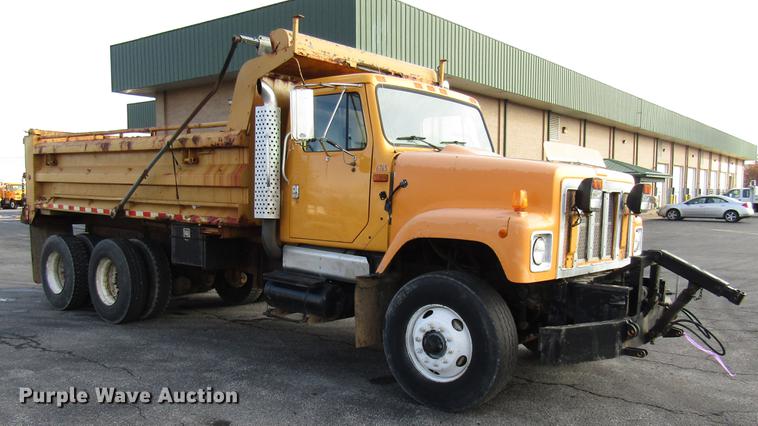 image for item DE5919 2002 International dump truck