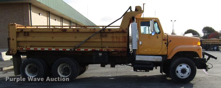image for item DE5919 2002 International dump truck
