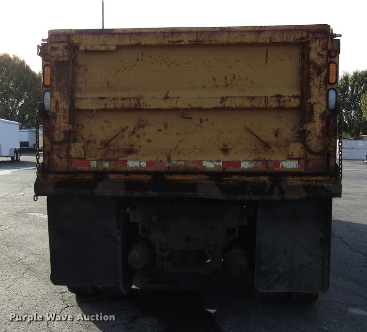 image for item DE5919 2002 International dump truck