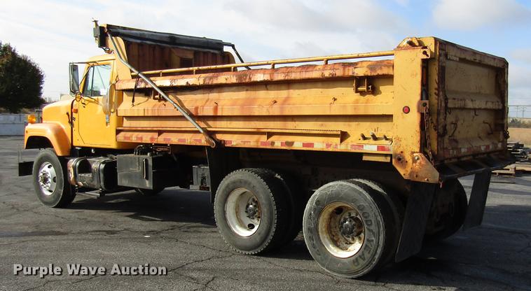 image for item DE5919 2002 International dump truck