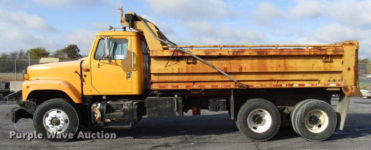 image for item DE5919 2002 International dump truck