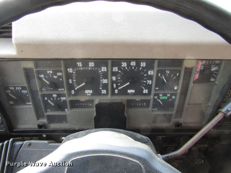 image for item DE5919 2002 International dump truck