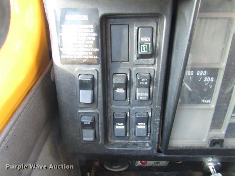 image for item DE5919 2002 International dump truck