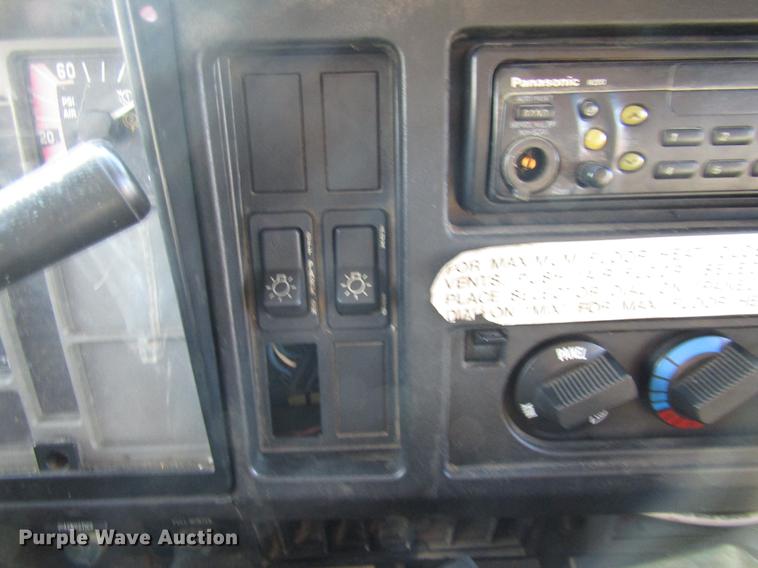 image for item DE5919 2002 International dump truck