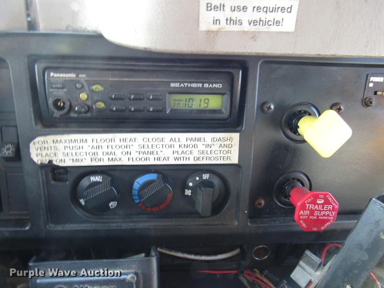 image for item DE5919 2002 International dump truck