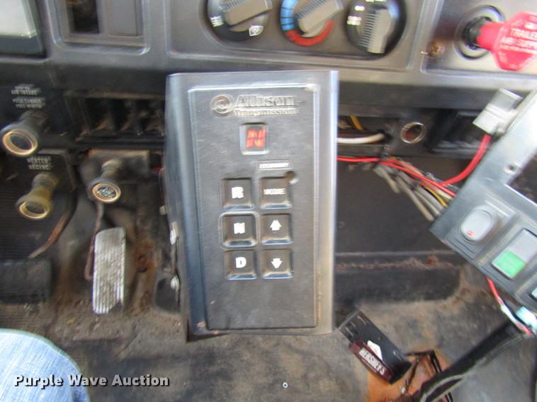 image for item DE5919 2002 International dump truck