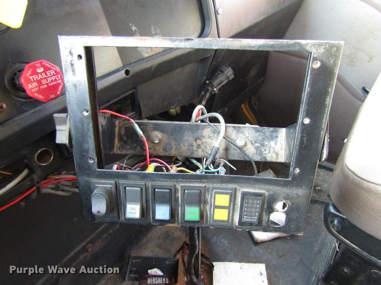 image for item DE5919 2002 International dump truck