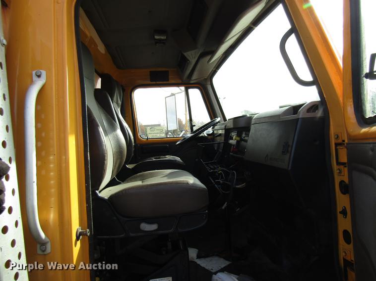 image for item DE5919 2002 International dump truck