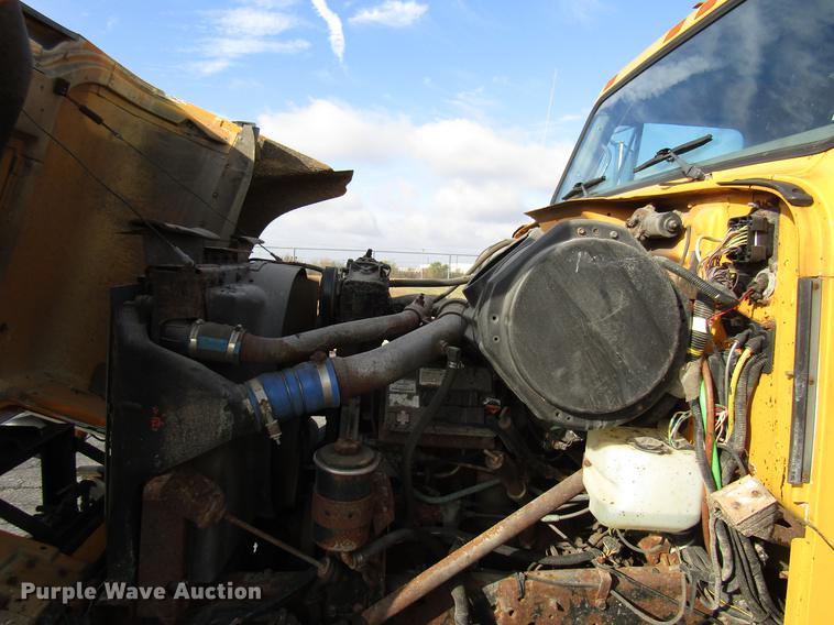 image for item DE5919 2002 International dump truck