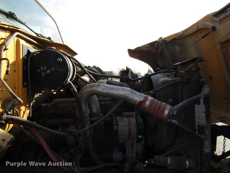 image for item DE5919 2002 International dump truck