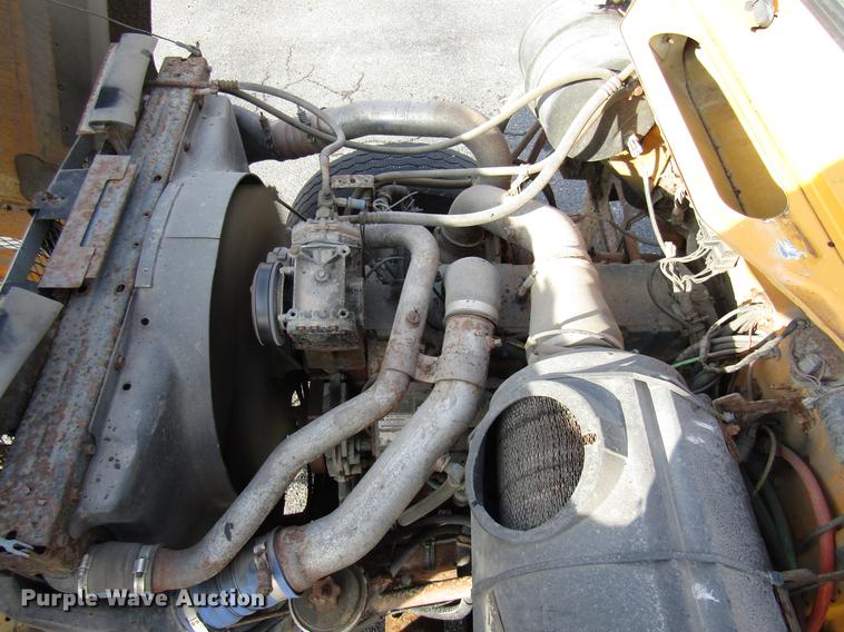 image for item DE5919 2002 International dump truck