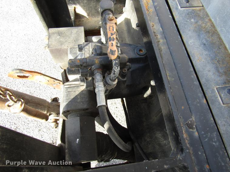 image for item DE5919 2002 International dump truck