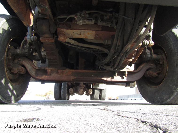 image for item DE5919 2002 International dump truck