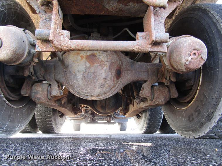 image for item DE5919 2002 International dump truck