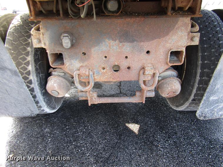 image for item DE5919 2002 International dump truck