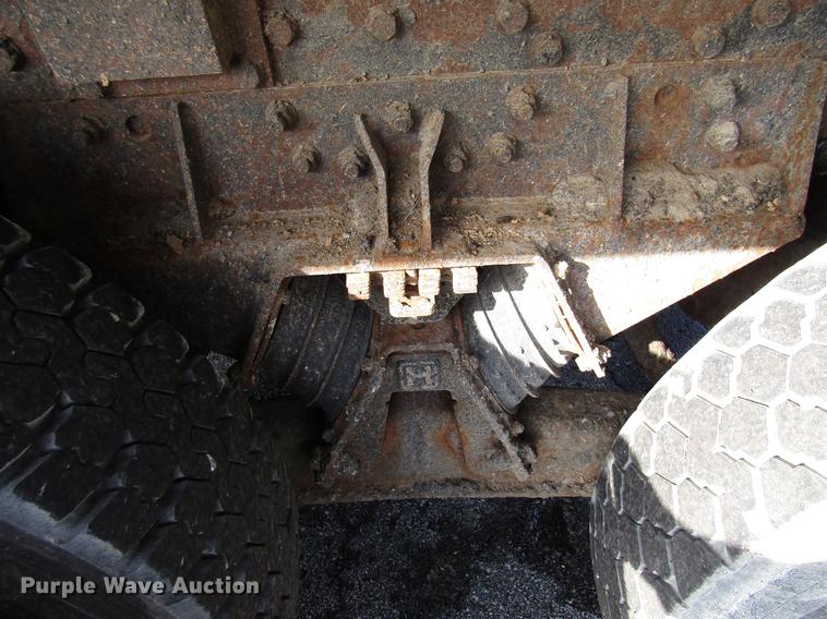 image for item DE5919 2002 International dump truck