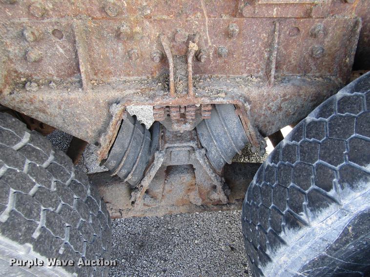 image for item DE5919 2002 International dump truck