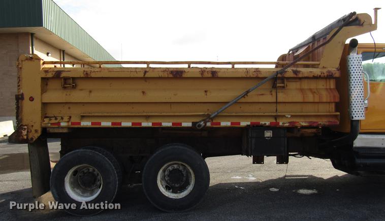 image for item DE5919 2002 International dump truck