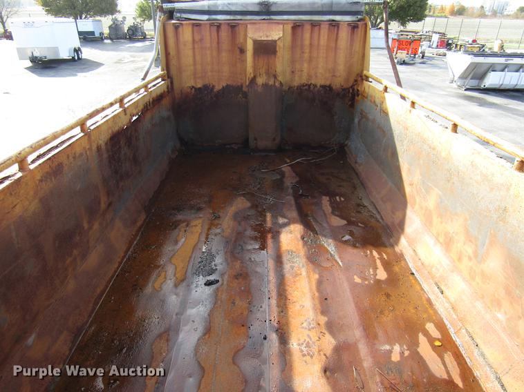 image for item DE5919 2002 International dump truck