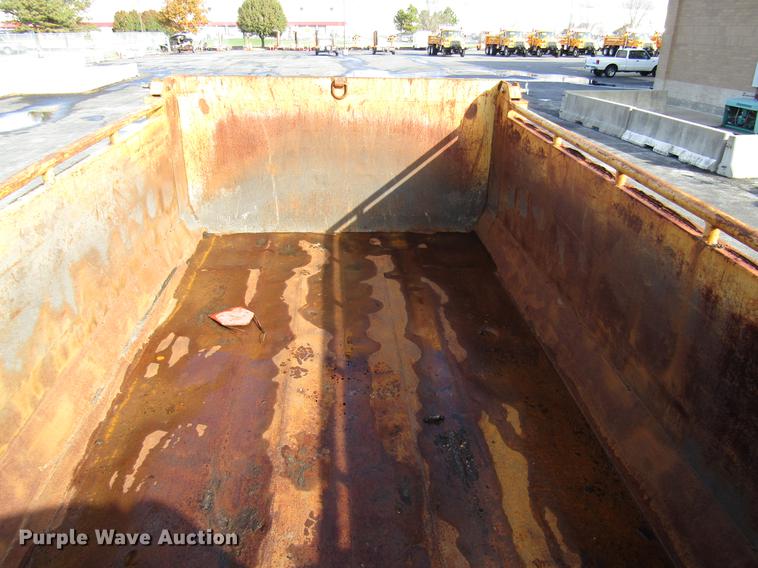 image for item DE5919 2002 International dump truck