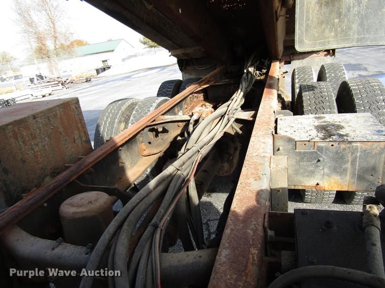 image for item DE5919 2002 International dump truck