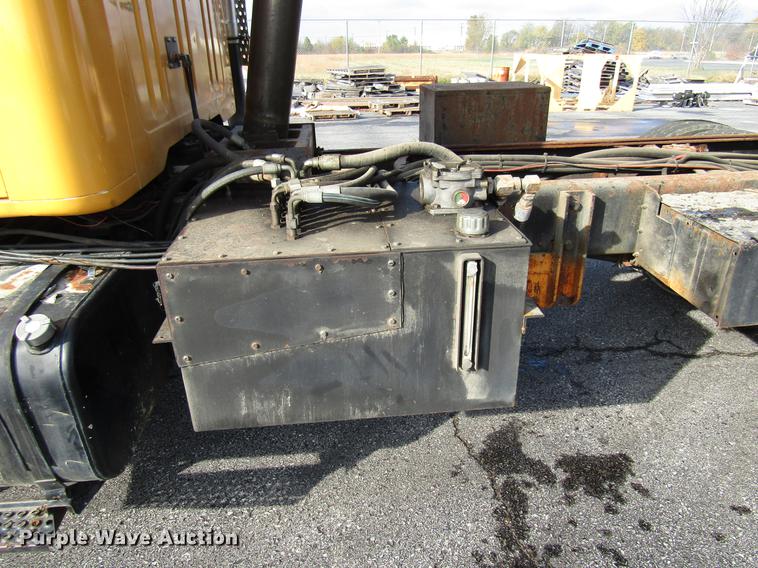 image for item DE5919 2002 International dump truck