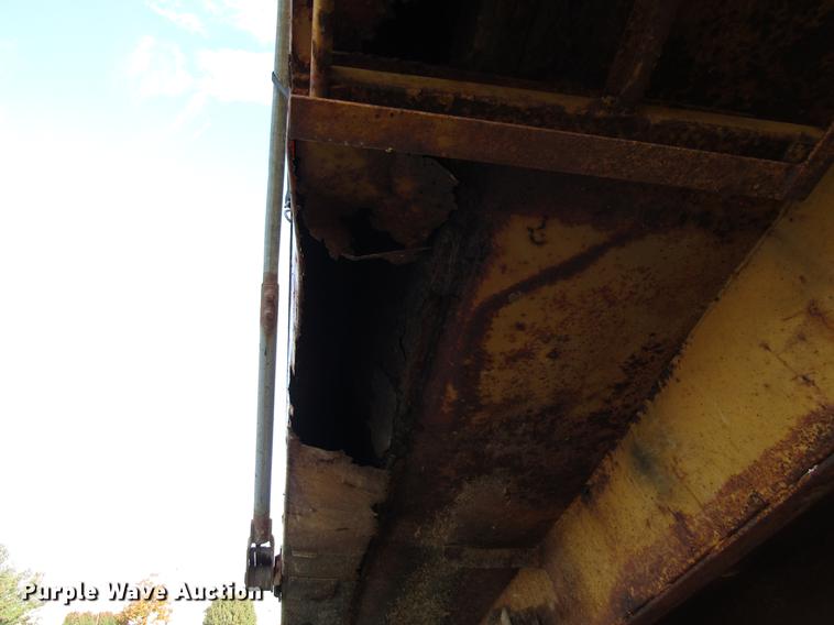 image for item DE5919 2002 International dump truck