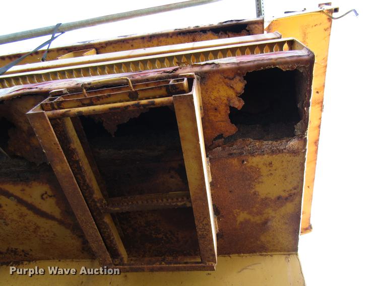 image for item DE5919 2002 International dump truck