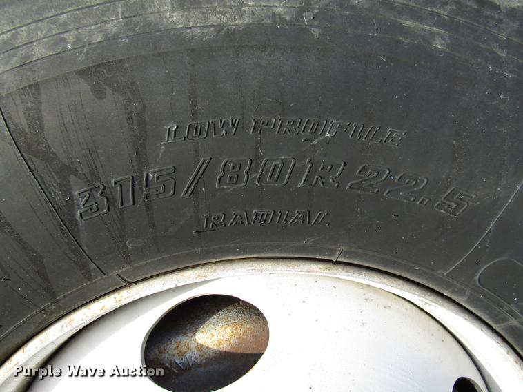 image for item DE5919 2002 International dump truck