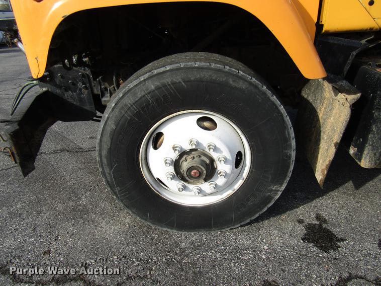 image for item DE5919 2002 International dump truck