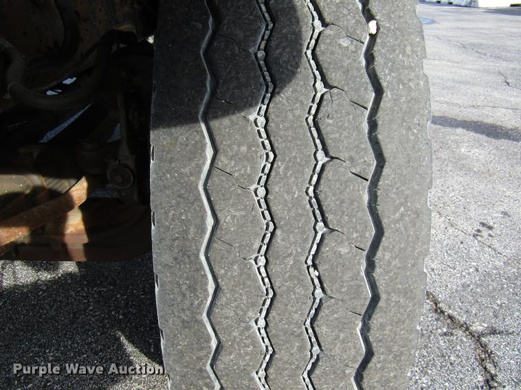 image for item DE5919 2002 International dump truck