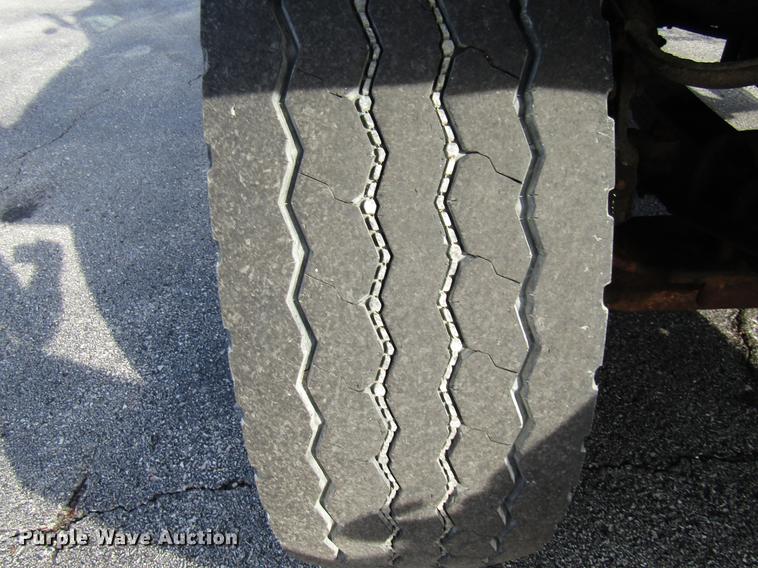 image for item DE5919 2002 International dump truck