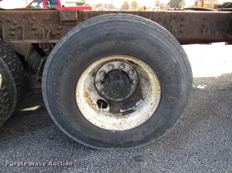 image for item DE5919 2002 International dump truck