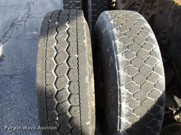 image for item DE5919 2002 International dump truck