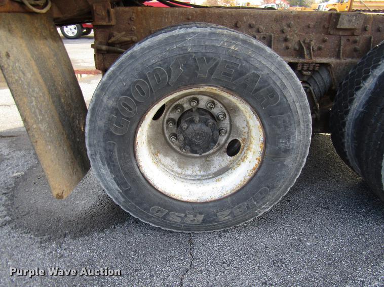 image for item DE5919 2002 International dump truck