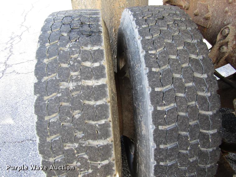 image for item DE5919 2002 International dump truck