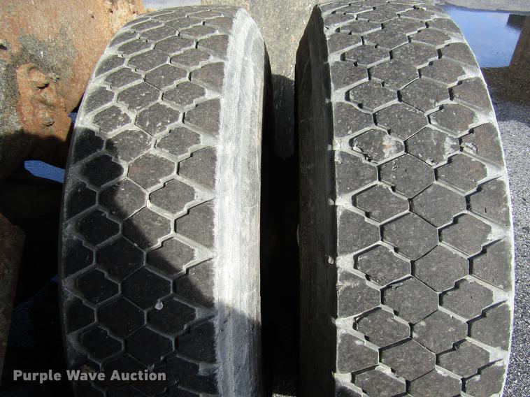 image for item DE5919 2002 International dump truck