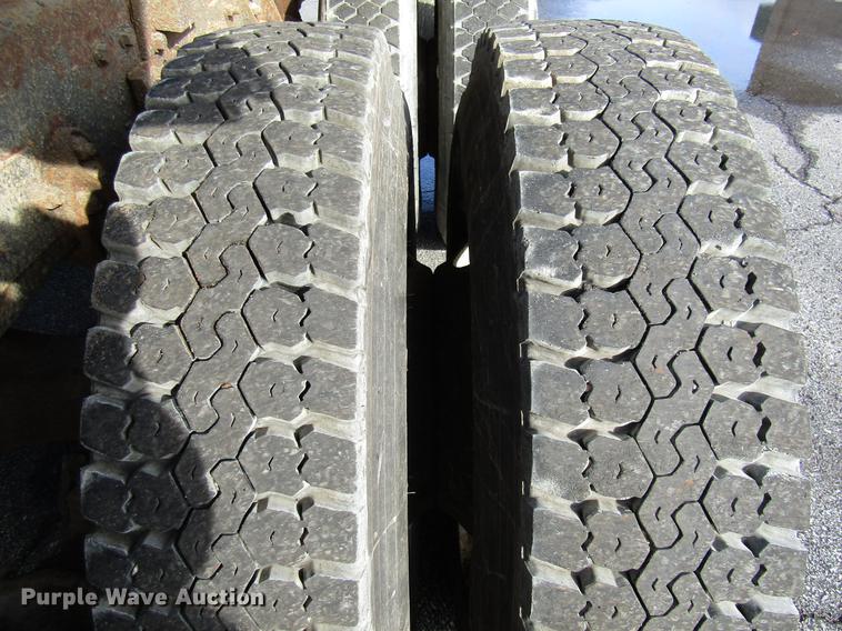 image for item DE5919 2002 International dump truck