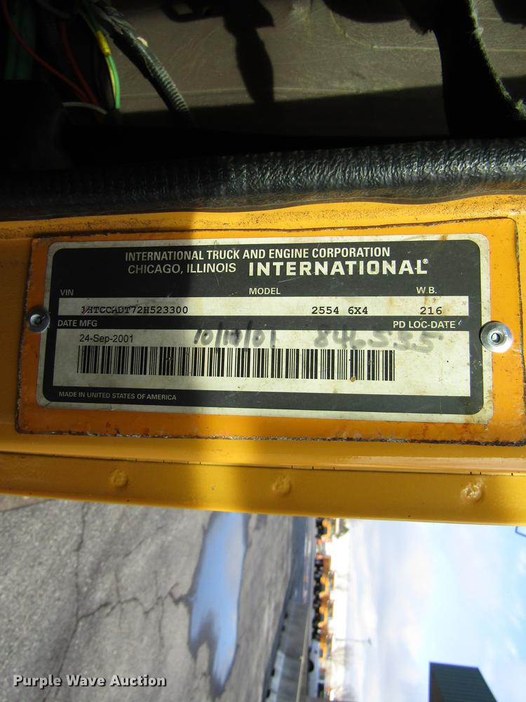 image for item DE5919 2002 International dump truck