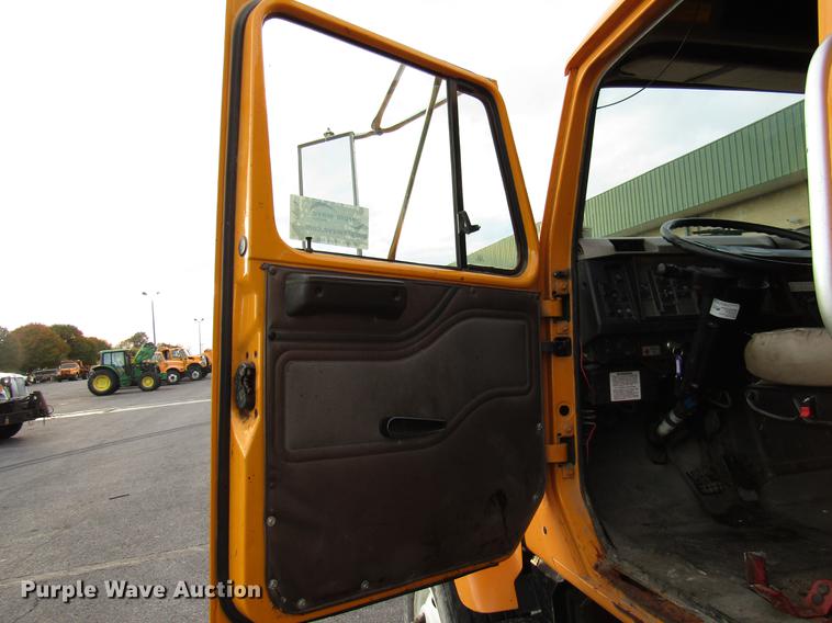 image for item DE5920 2002 International 2554 dump truck