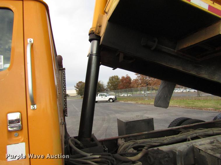 image for item DE5920 2002 International 2554 dump truck